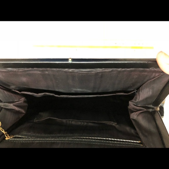 Vintage black needlepoint medium framed purse - Picture 6 of 7